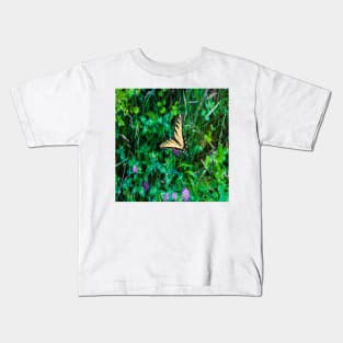 A Butterfly Using Its Wings Kids T-Shirt